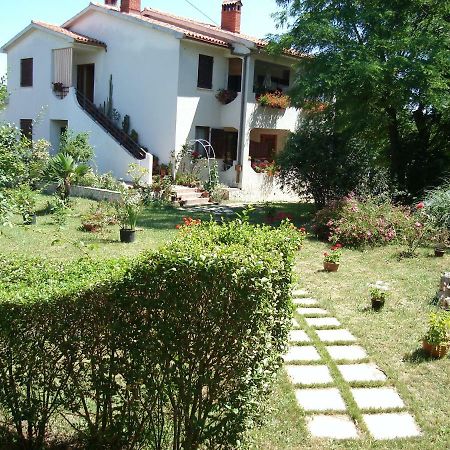 Apartments Valoda Nedeščina Bagian luar foto