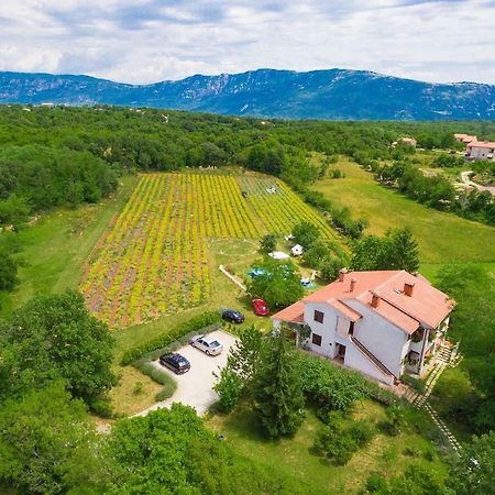 Apartments Valoda Nedeščina Bagian luar foto