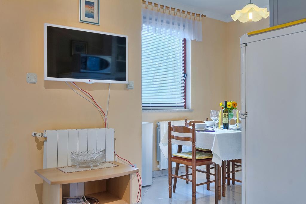 Apartments Valoda Nedeščina Bagian luar foto