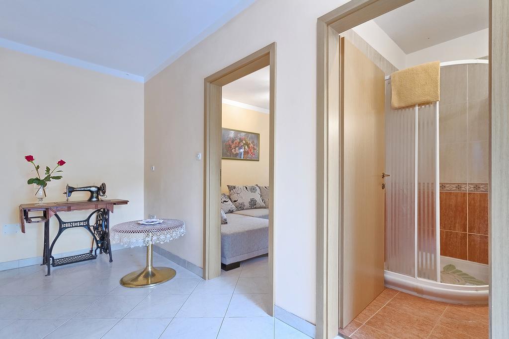 Apartments Valoda Nedeščina Bagian luar foto