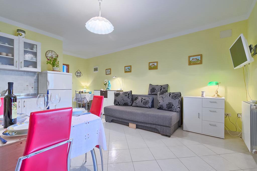 Apartments Valoda Nedeščina Bagian luar foto