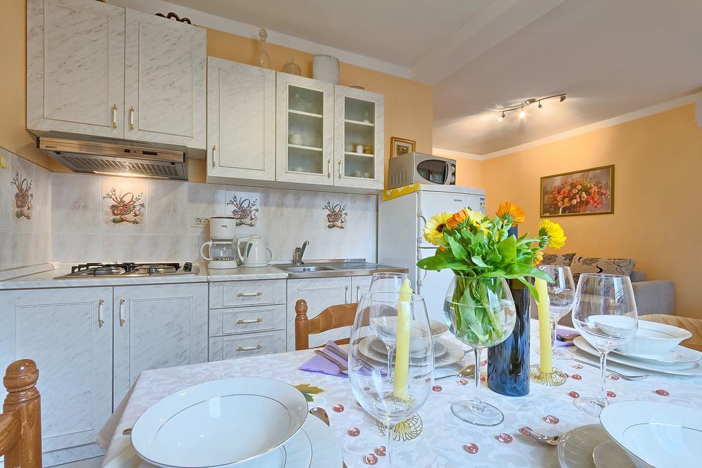 Apartments Valoda Nedeščina Bagian luar foto