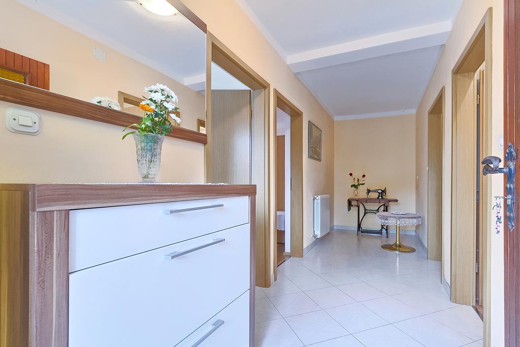 Apartments Valoda Nedeščina Bagian luar foto