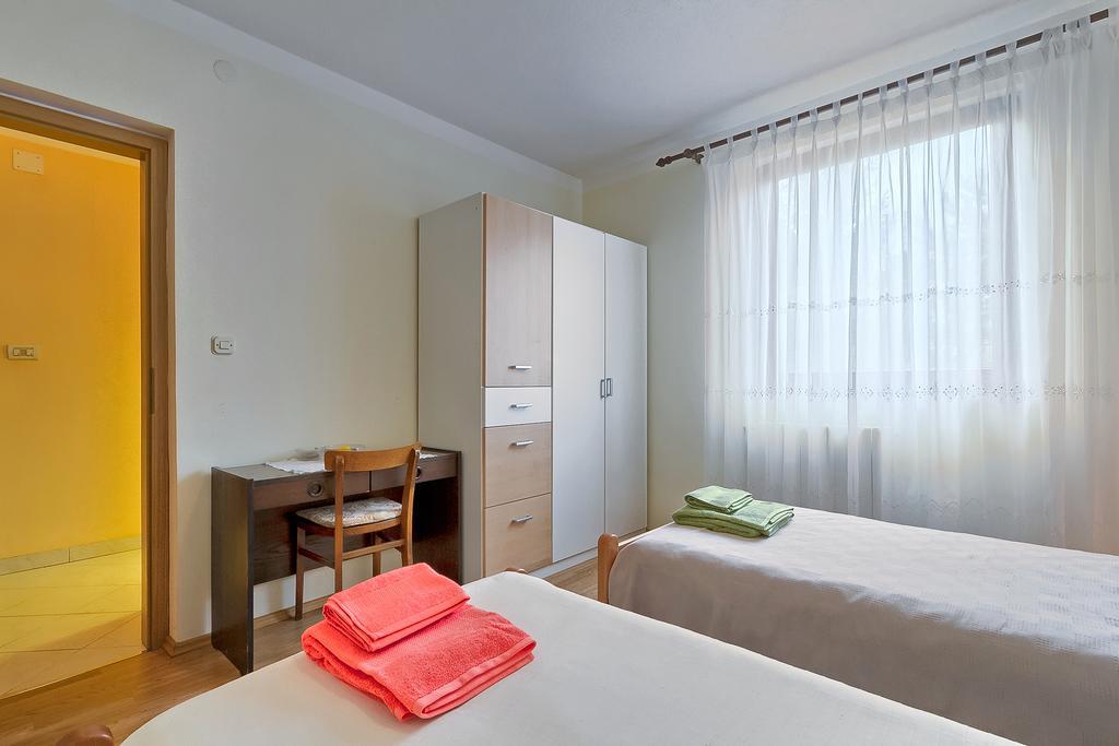 Apartments Valoda Nedeščina Bagian luar foto