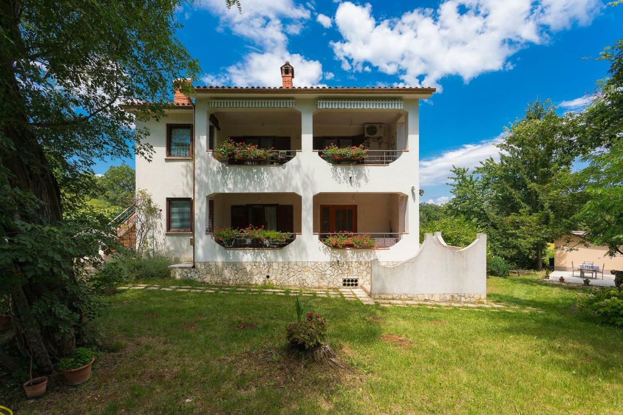 Apartments Valoda Nedeščina Bagian luar foto