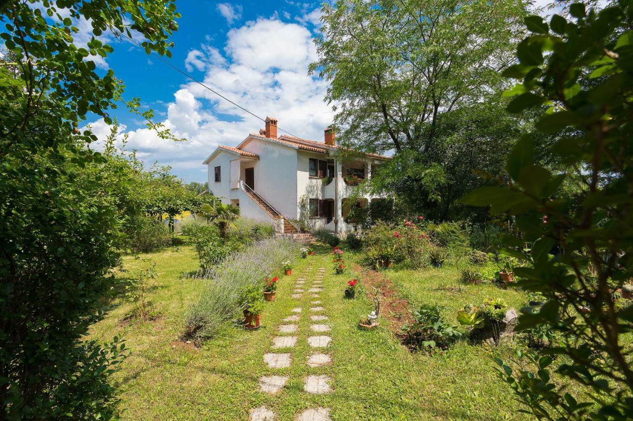 Apartments Valoda Nedeščina Bagian luar foto